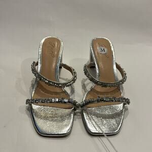 Jewel Badgley Mischka NWT Jewels Straps Sandals in Silver, no box.